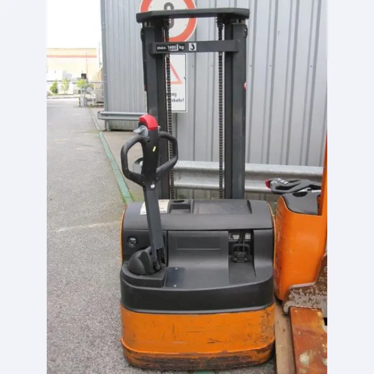 Gepflegte Flurförderfahrzeuge-1